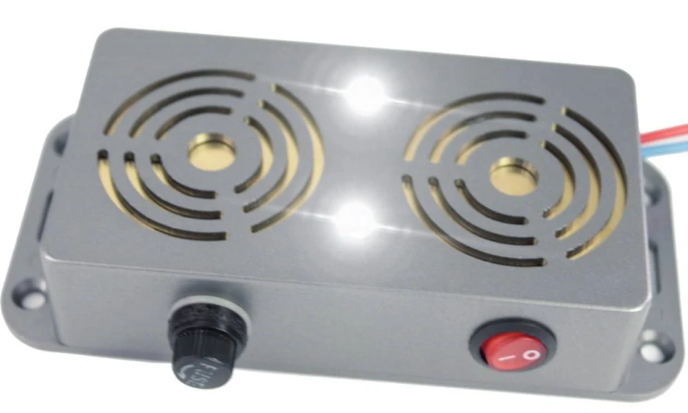 Profesionálny odpudzovač do auta proti kunám a potkanom + LED blesk A152