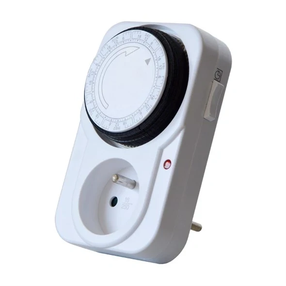 Spínacia zásuvka GETI WF1 mechanická týždenná