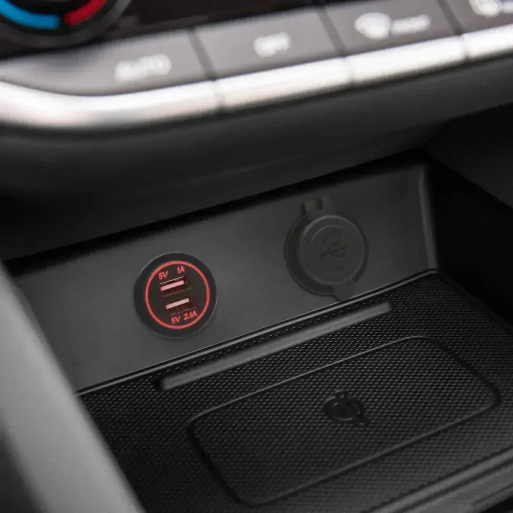USB zásuvka zabudovateľná na miesto autozapalovača 54926RD